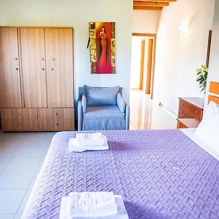 Vicina - In Platanias And 4min By The * Chania (Crete)